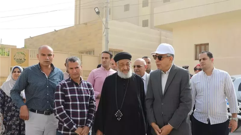 محافظ المنيا يبحث مع وكيل مطرانية سمالوط تطوير منطقة جبل الطير
