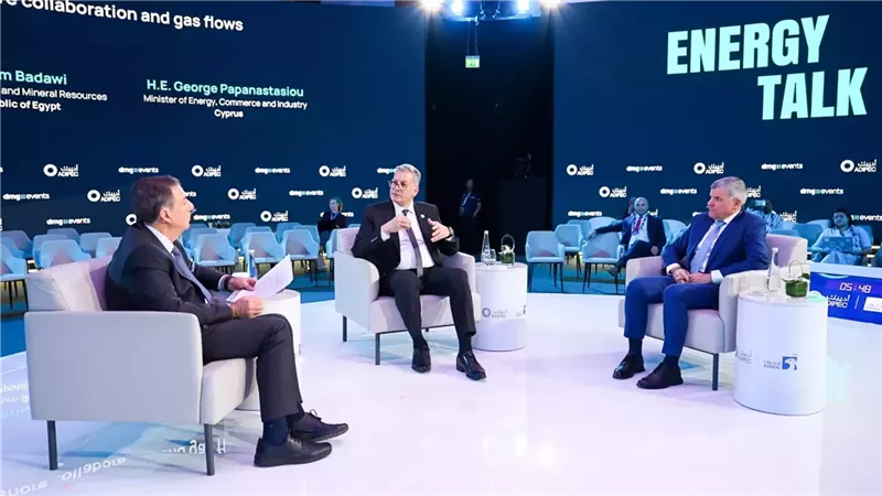 وزير البترول يستعرض دور مصر كمركز محوري لتداول الطاقة
