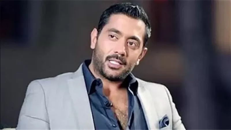 أحمد فلوكس يؤدي مناسك العمرة قبل اعلانه عن مسلسله الدرامي الجديد