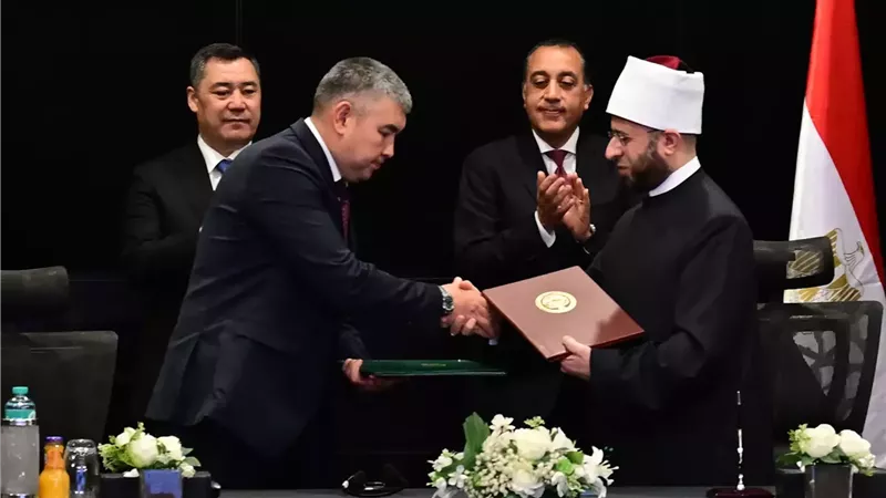 رئيس الجمهورية القيرغيزية ورئيس الوزراء يشهدان توقيع عدد من الاتفاقيات