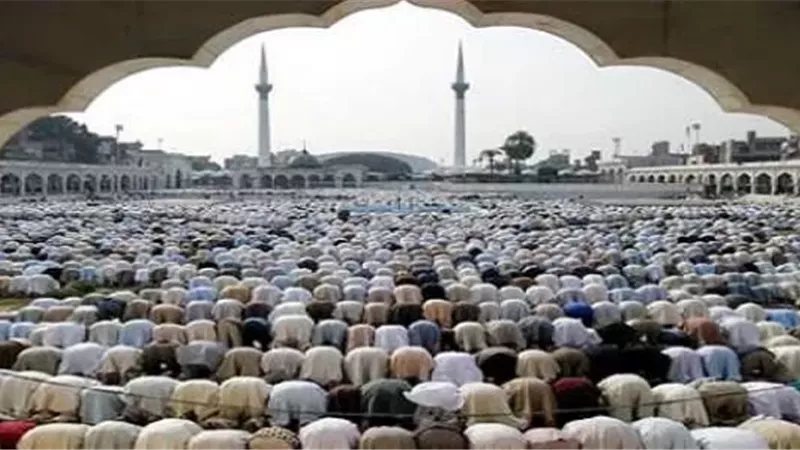 حكم من فاتته تكبيرة الإحرام مع الإمام في صلاة الجماعة
