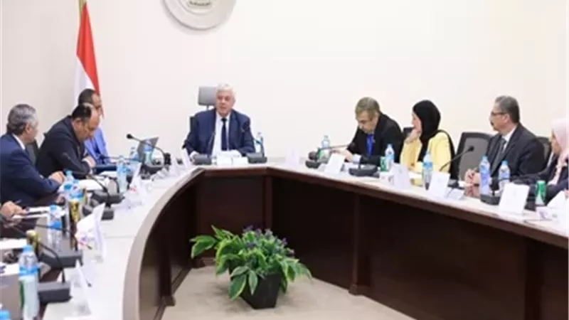 وزيرالتعليم العالي يترأس اجتماع مجلس صندوق الاستشارات والدراسات الفنية