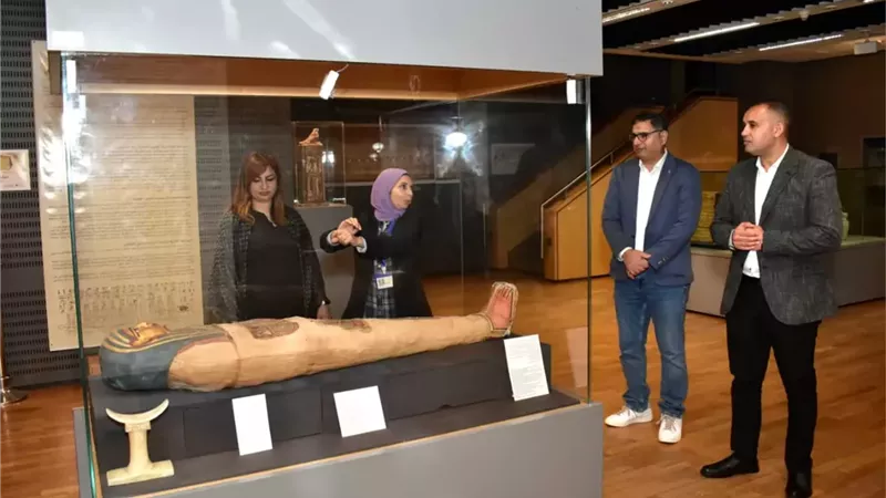 رئيس جهاز مدينة العلمين الجديدة يزور مكتبة الإسكندرية
