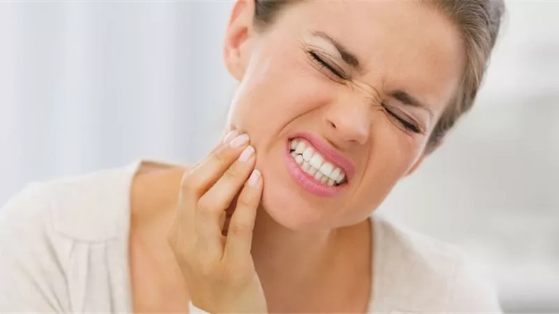 من ألم بسيط إلى خطر جسيم .. ما الذي يسببه إهمال الأسنان؟