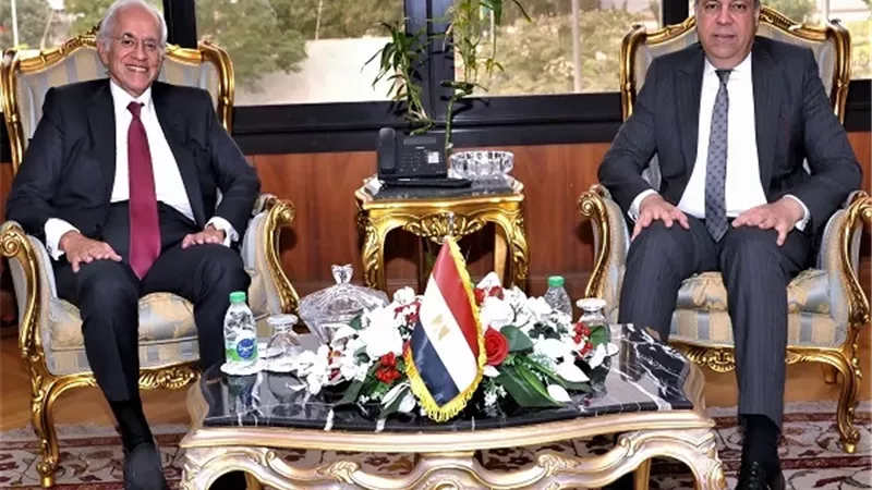 الحفني: تعظيم دور القطاع الخاص في تطوير المطارات