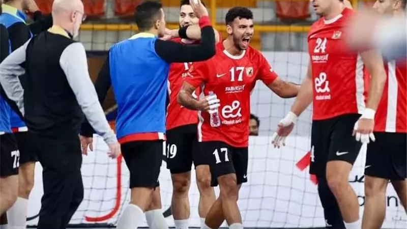 يد الأهلي يتخطي سبورتنج لمواجهة سموحة فى نهائي السوبر