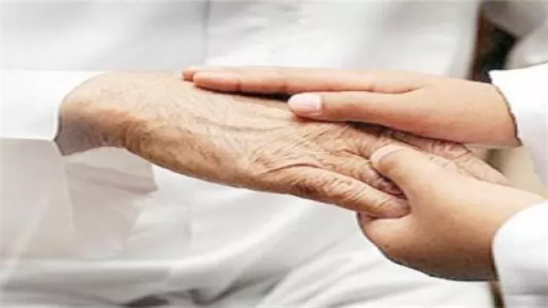 الاعتداء على كبير السن خروج عن أدب الإسلام