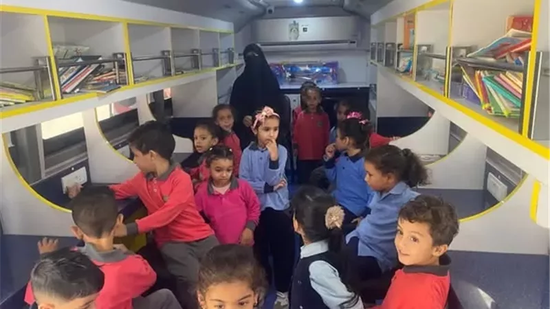 المكتبة المتنقلة تتستقبل طلاب مدارس الإسماعيلية