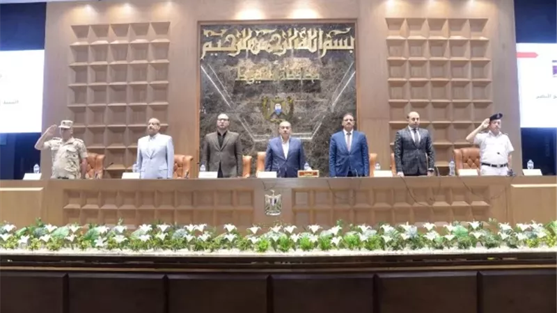 محافظ أسيوط: دعم الفئات الأولى بالرعاية واستكمال مشروعات التنمية