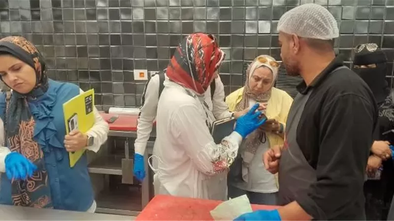 جهاز الشروق: ضبط لحوم فاسدة من هايبر شهير..صور