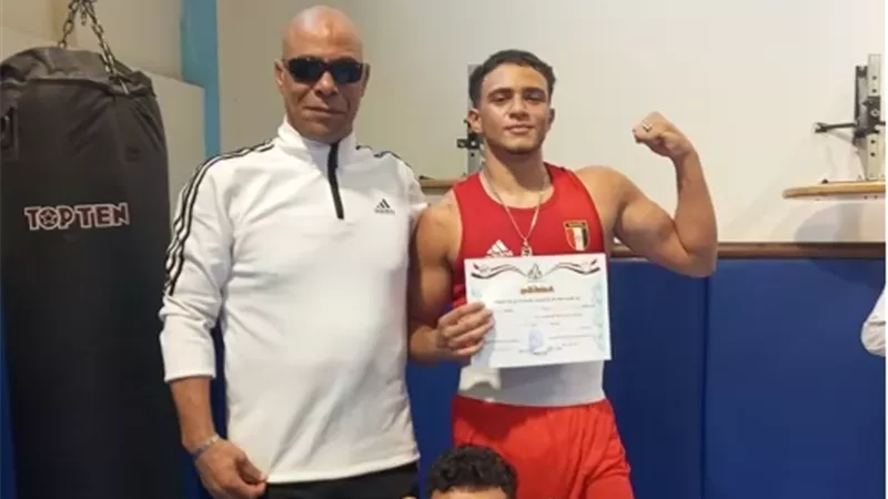 الطالب السيناوي آدم محمد يجصد فضية الجمهورية في الملاكمة