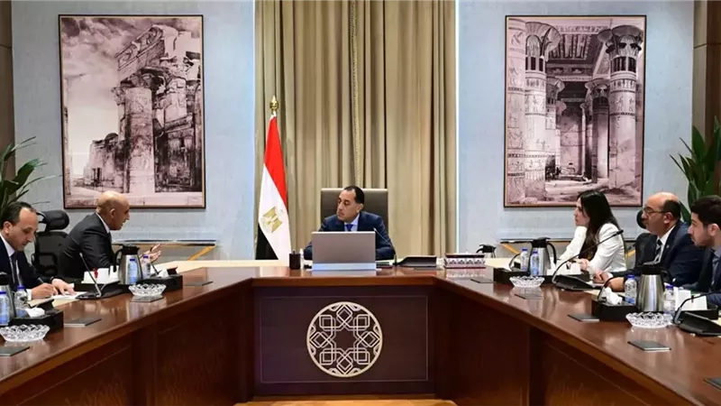 رئيس الوزراء يلتقي وزير التعليم لاستعراض عددٍ من ملفات عمل الوزارة