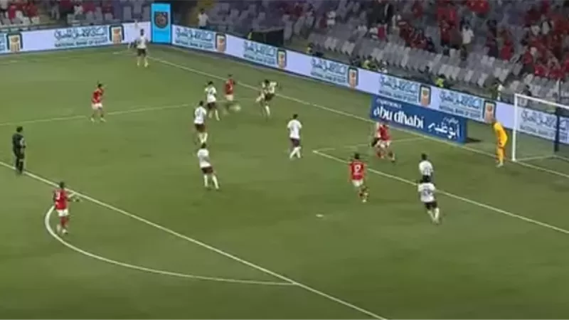 شاهد| تريزيجيه وبسام.. حارس سيراميكا يمنع هدف محقق للأهلي