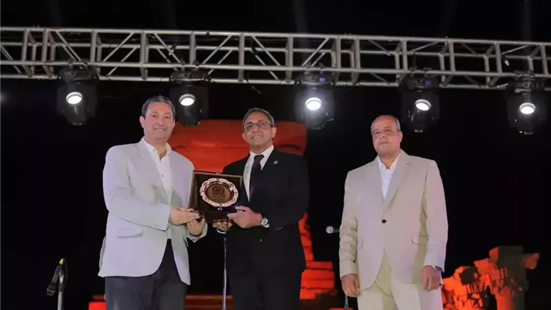 قنا تكرم محافظ دمياط في مهرجان الفنون والحرف التراثية