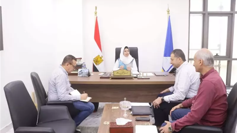 نائب محافظ دمياط تبحث تدني النظافة وتهدد بعقوبات صارمة