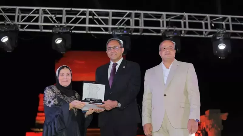 تكريم الشافعى وعيد بمهرجان قنا للفنون والتراث بقنا