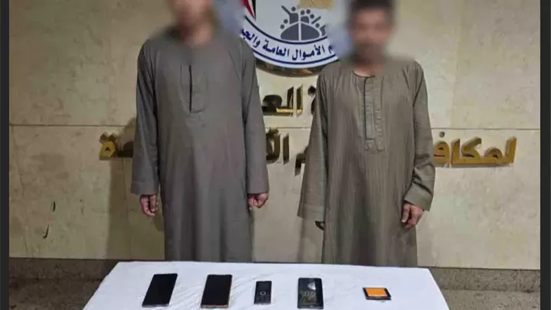 ضبط شخصين نصبا على أجنبية بأسلوب انتحال الصفة