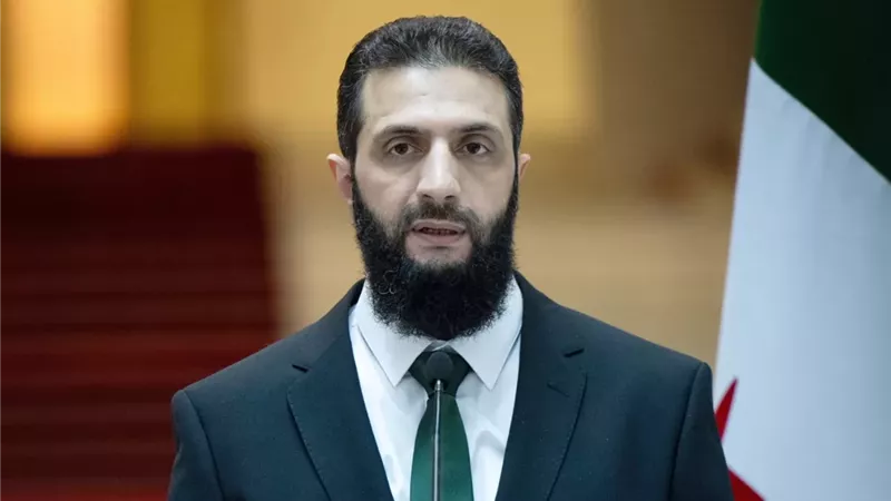 بريطانيا تعلن رفع العقوبات عن الشرع ووزير داخليته
