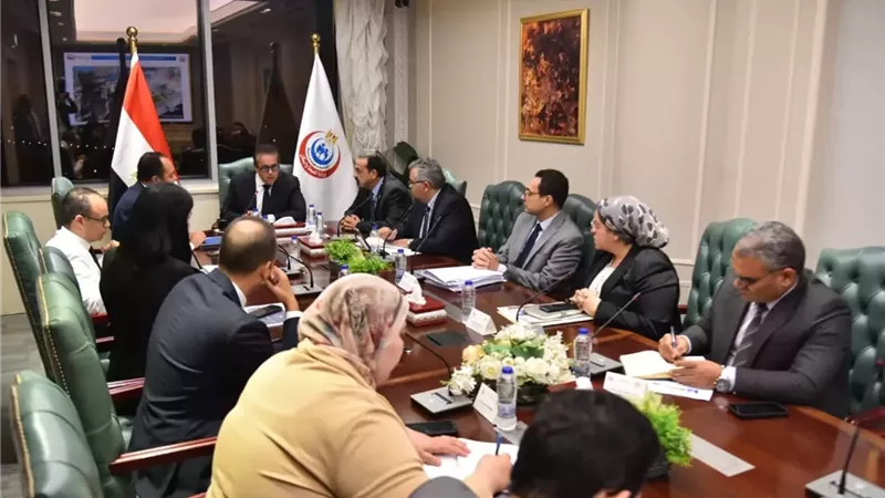 وزير الصحة يناقش الموقف التنفيذي لإنشاء مستشفى النيل للأطفال