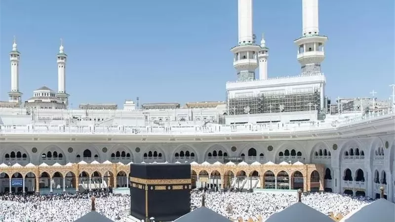 خطيب المسجد الحرام : الإيمان الصادق الرباني أساس كل خير