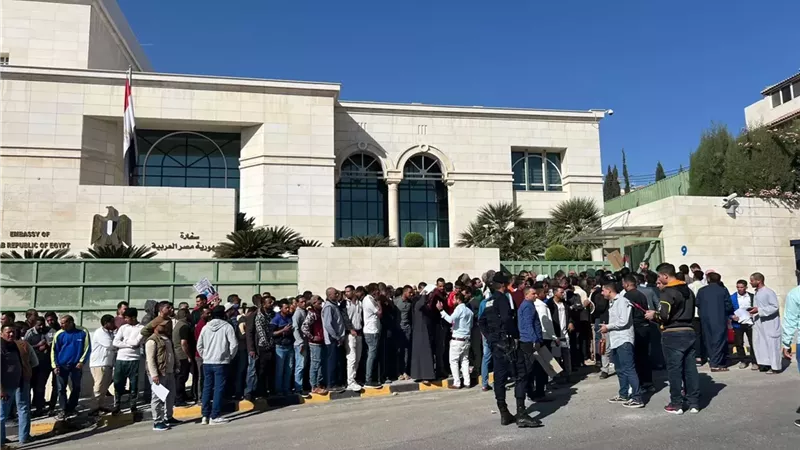 المصريون يجتمعون في حب مصر أمام السفارات بالخارج