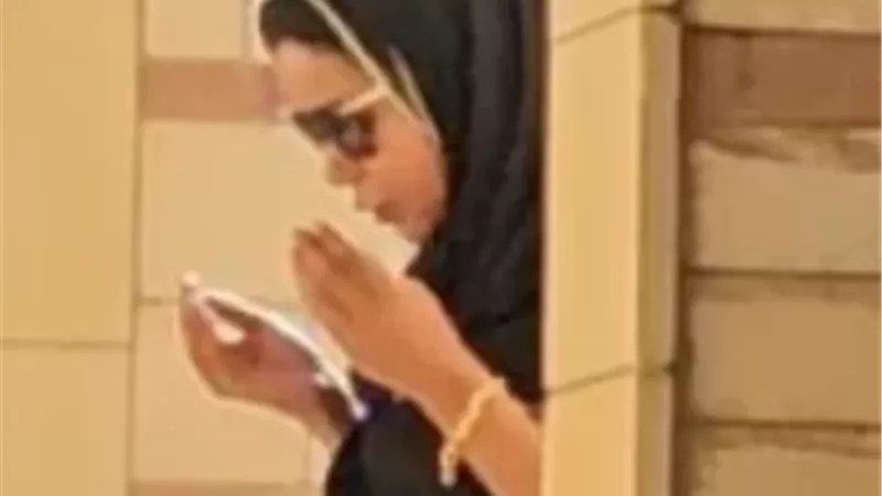انهيار شقيقة محمد رمضان بعد دفن والدها