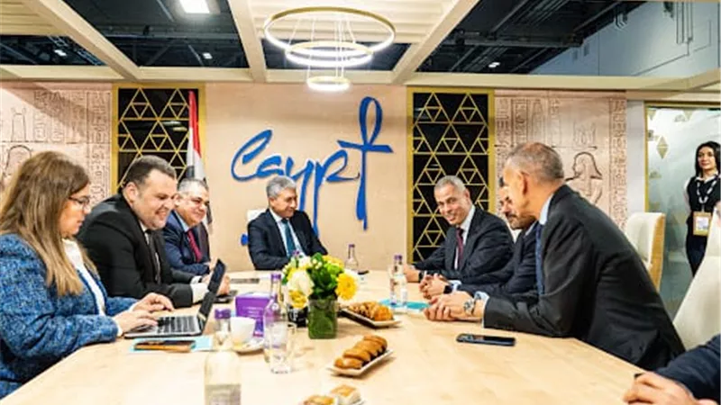 مصر للطيران.. تجذب الاضواء في بورصة السياحة والسفر العالمي WTM بلندن