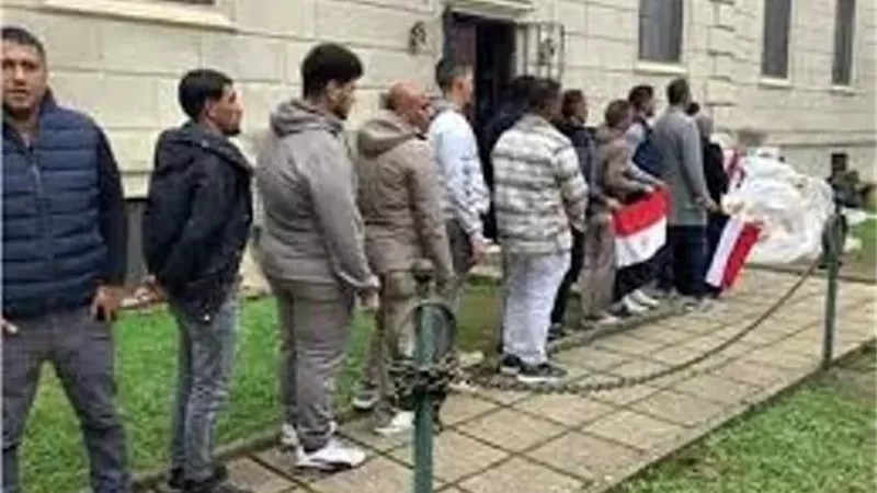 توافد المصريين بروما على السفارة المصرية للإدلاء بأصواتهم