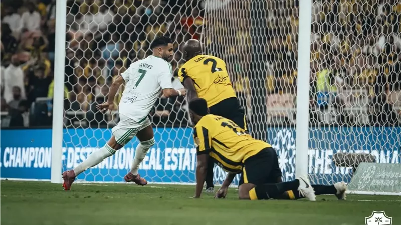 هدف رياض محرز يقود الأهلي للفوز على الاتحاد في الدوري السعودي