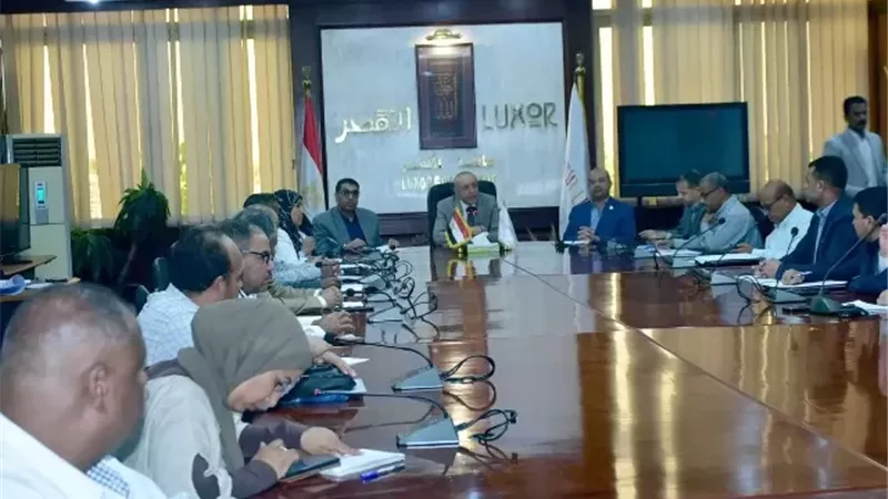 محافظ الأقصر يترأس الاجتماع الدوري لمتابعة منظومة التقنين