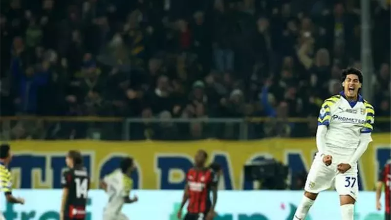 ميلان يتعادل مع بارما 2/2 ويتصدر الدوري الإيطالي