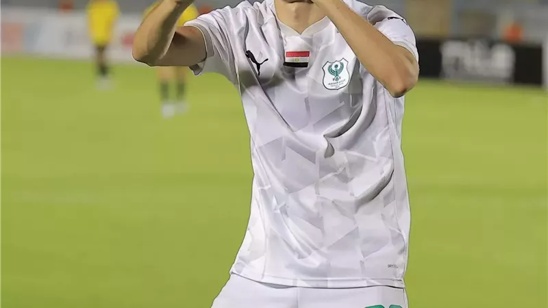 عبد الرحيم دغموم نجم المصري ضمن قائمة منتخب الجزائر للمحليين