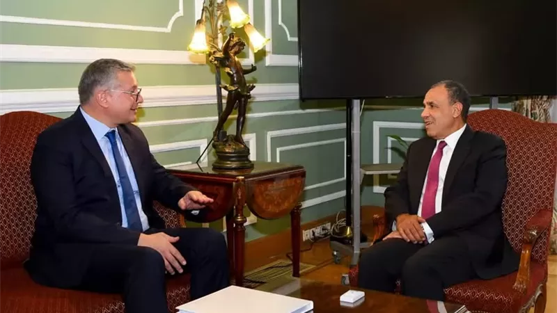 وزير الخارجية يؤكد أهمية تعزيز التعاون بمجال الطاقة مع دول المنطقة