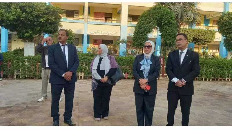 مدير تعليم القاهرة تشهد طابور الصباح بمدارس البساتين والخليفة