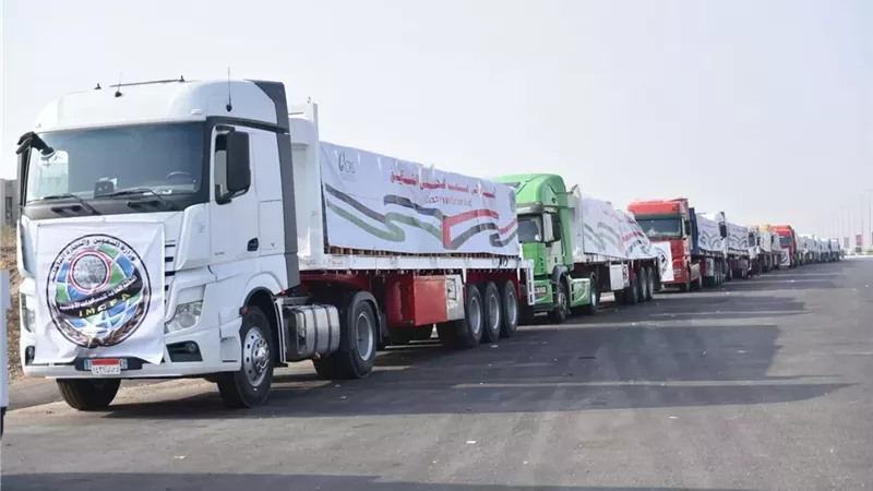 التموين تطلق القافلة الإغاثية الرابعة عشرة إلى قطاع غزة