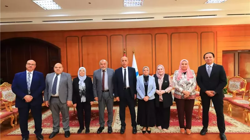 رئيس جامعة كفر الشيخ يستقبل فريق لجنة المراجعة الخارجية