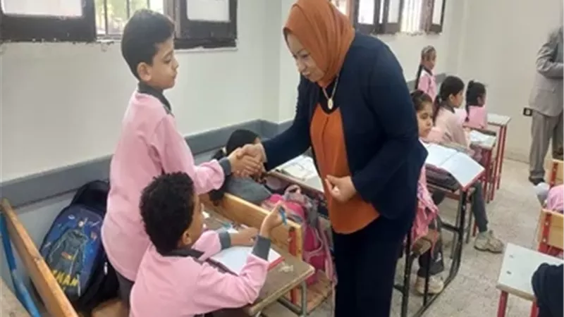 جولة ميدانية لوكيل تعليم القاهرة بمدارس إدارة حدائق القبة التعليمية