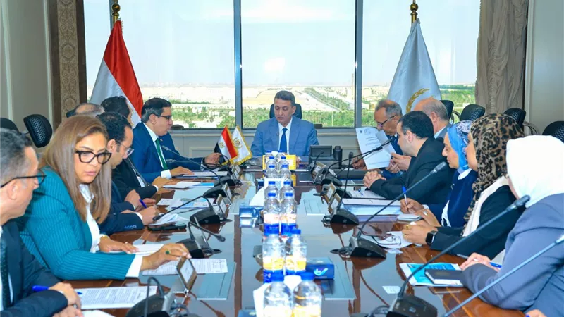 التموين تبحث إنشاء مركز عالمي ضخم بميناء شرق بورسعيد