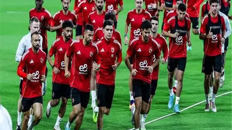 بيكهام وبن رمضان وعبد القادر على دكة بدلاء الأهلي امام الزمالك