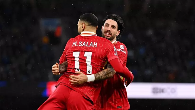 ليفربول يتحرك لتحصين نجمه من ريال مدريد ومانشستر سيتي