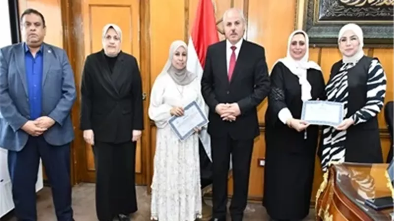 رئيس جامعة القناة يكرّم الفائزين بجائزة الأداء المتميز عن شهر سبتمبر