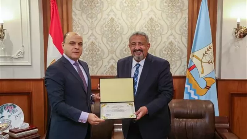 محافظ كفرالشيخ يكرم عبدالغني تقديرًا لجهوده بتطوير منظومة المياه