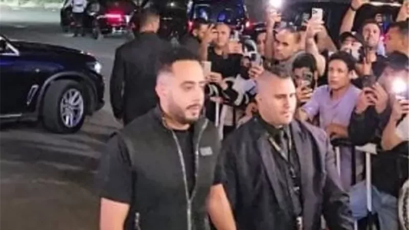عصام السقا يقدم واجب العزاء فى والد محمد رمضان