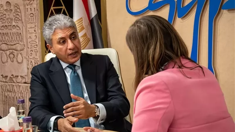 وزيرالسياحةوالآثاريعقد سلسلة من اللقاءات مع وسائل الإعلام الدولية