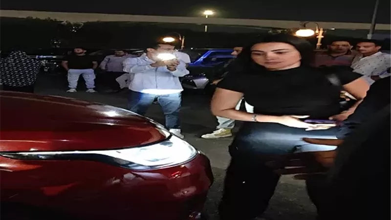 بالصور.. دينا فؤاد وعايدة رياض يشاركان فى عزاء والد محمد رمضان