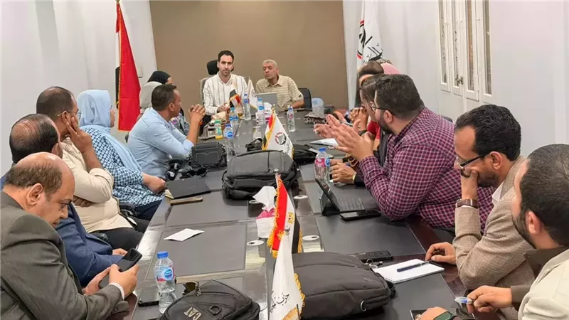 غرفة عمليات الجبهة الوطنية بأسيوط تنطلق لمتابعة السباق الانتخابي