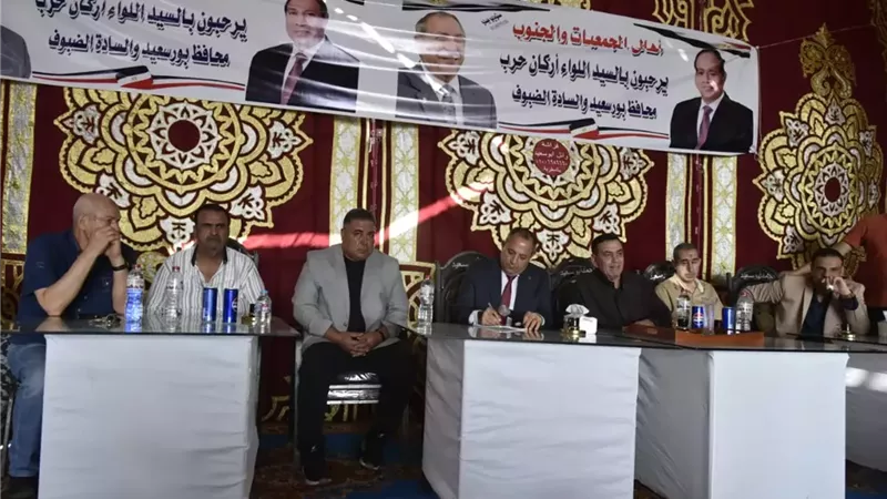 حبشى يسلم عقود الأراضي لأصحاب الجمعيات الزراعية بجنوب بورسعيد
