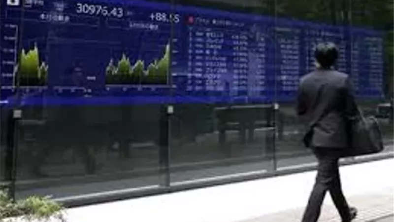 تباين الأسهم الآسيوية بدعم من انتعاش التكنولوجيا وتراجع الصين