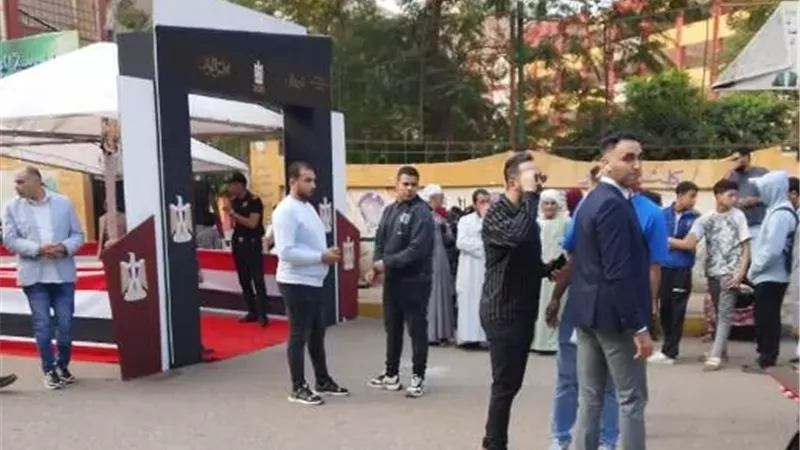 توافد المواطنين على لجان الوراق للمشاركة بانتخابات مجلس النواب
