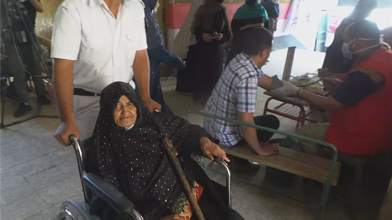 كراسي متحركة ولوحات إرشادية .. تسهيلات لذوي الإعاقة وكبار السن داخل اللجان